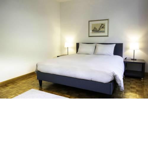 Magnifique appartement de 2 chambres à coucher avec vue sur le lac