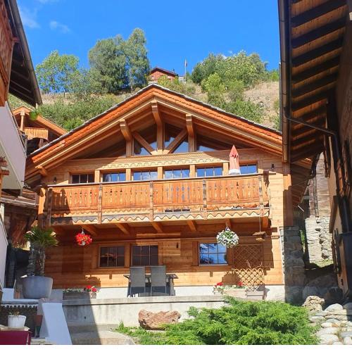 Magnifique et cosy chalet La Marmotte, St-Martin, Val d'Hérens