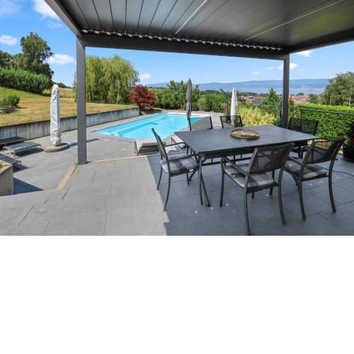 Magnifique villa avec piscine et vue sur le lac