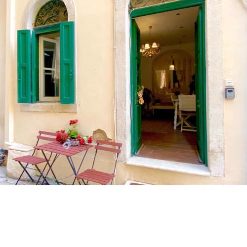 Maison de Poupee - behind Liston Square - independent entrance