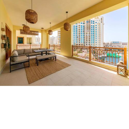 Maison Privee - Exclusive Apt with Seafront Views over Palm Jumeirah