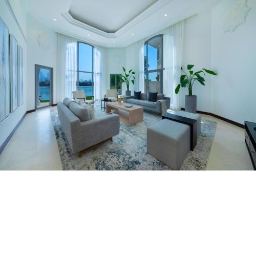 Maison Privee - Mesmerizing Beachfront Villa on The Palm with Pool