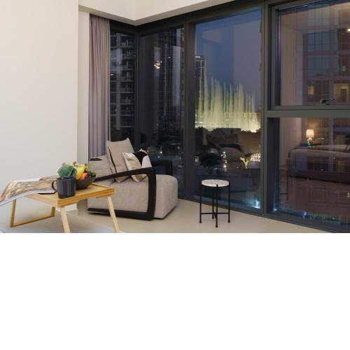 Maison Privee - Posh & Arty Apt with Direct Burj Khalifa & Fountains Views
