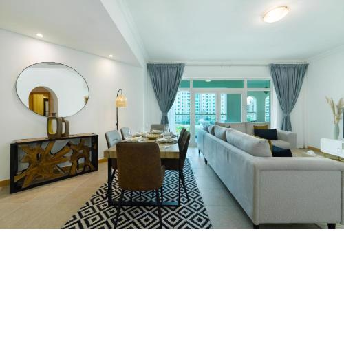 Maison Privee - Stylish Apt with Large Patio close to the Beach