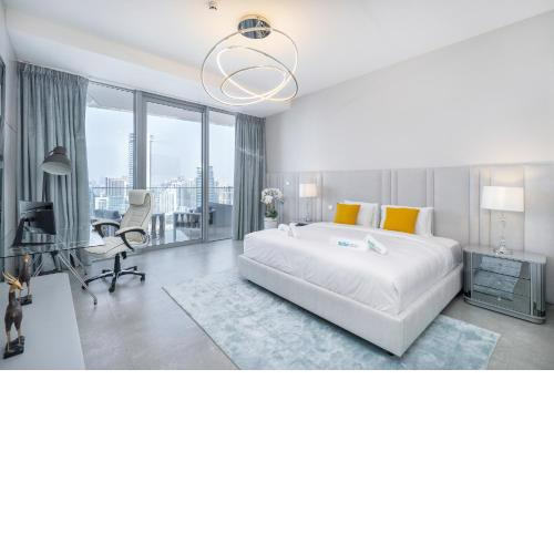Majestic 3-Bedroom apartment w stunning Marina views by Suiteable