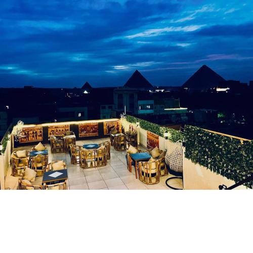 majestic INN pyramids view