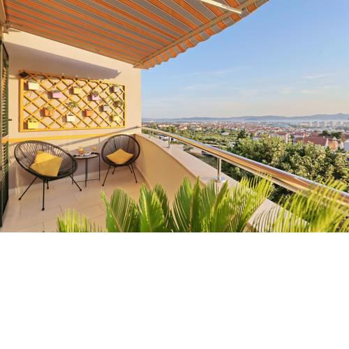 Majestic Sunset Apartment