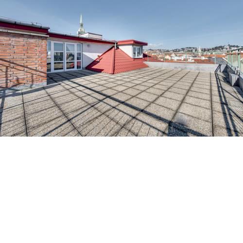 Majestic views from a 60m2 private terrace - Castle, Cathedral, Old Town