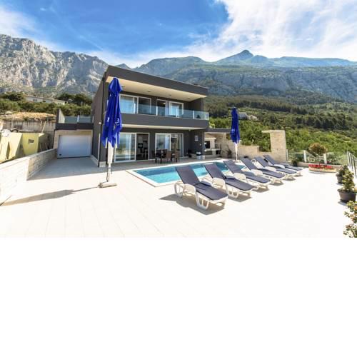 Makarska Villa Sleeps 8 Pool Air Con WiFi
