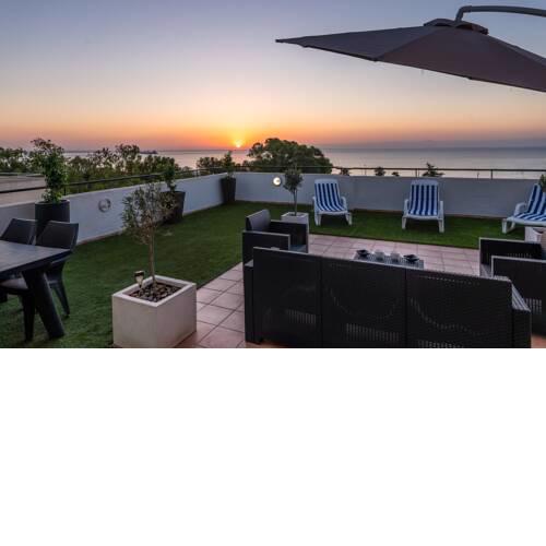 MAKENZY Seaview PENTHOUSE