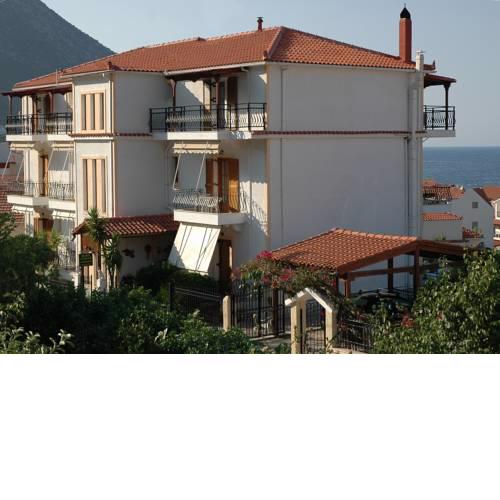 Makis Studios & Apartments