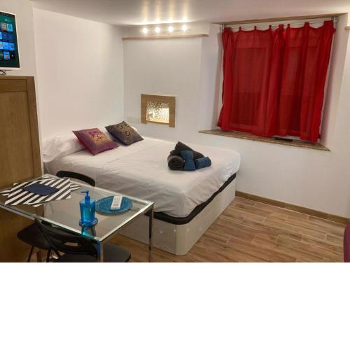Malagueña Salerosa "Apartamento - casa mata de 1 a 4 dormitorios con terraza o patio propio"