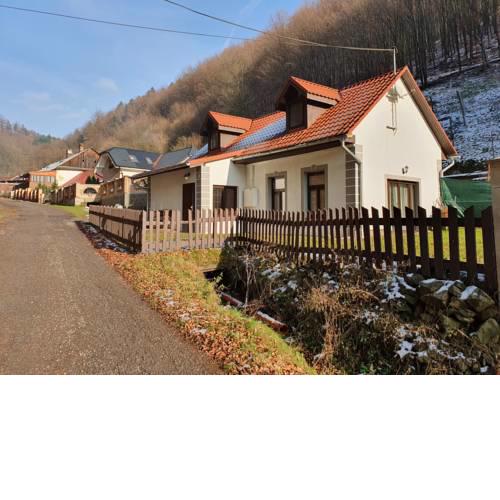 Maľebná chata pri Banskej Štiavnici.