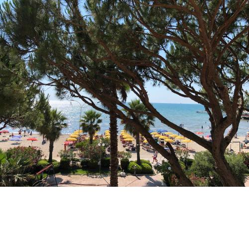 Mali i Robit Beachfront Apartment