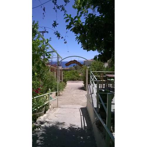 Manoleas Rooms to Let