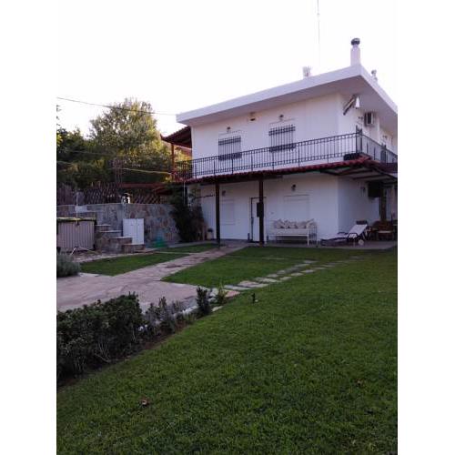 Manos & Maria House