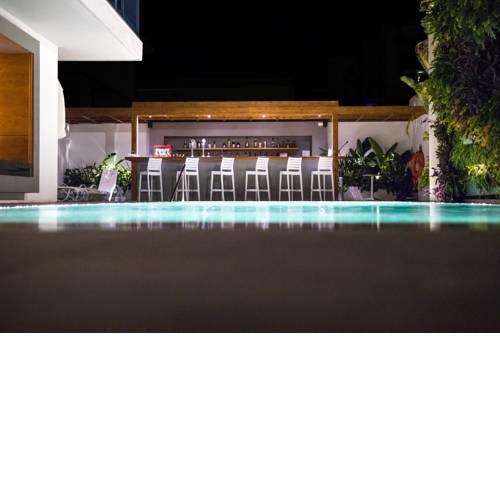 Manousos City Hotel