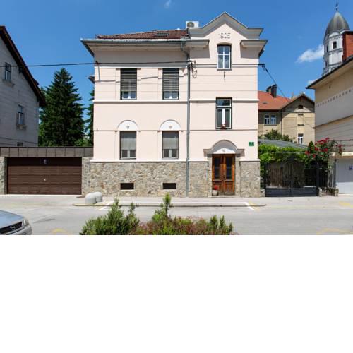 Mansarda Roof Center Apartment