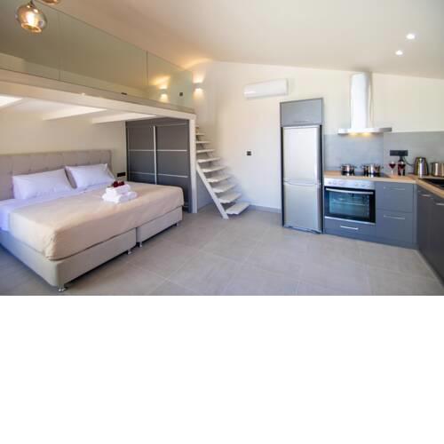 Manthos Beachfront Luxury suite