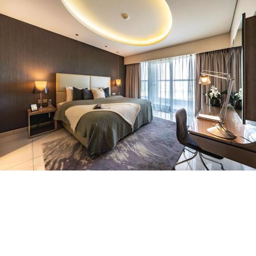 Manzil - Lavish 1BR Apartment with pool in Damac Paramount Tower