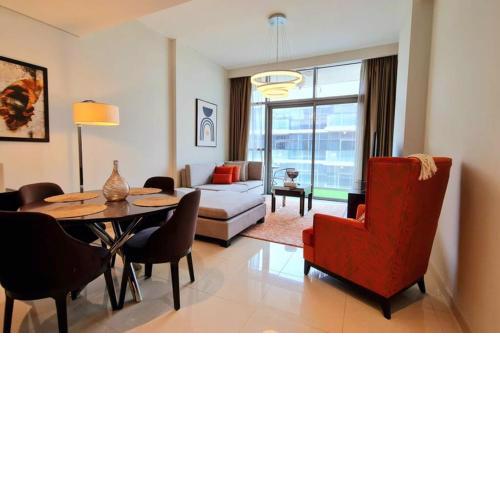 Marco Polo - Exquisite Apt amidst Golf Courses with Gym & Pool
