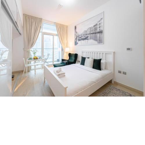 Marco Polo - Modern Studio with Amazing Views from Balcony