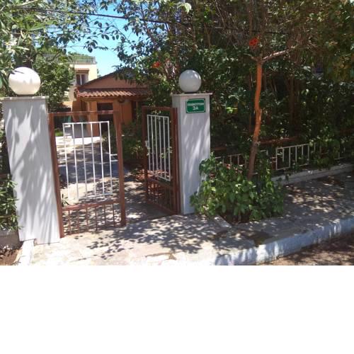 MARIA'S COZY HOUSE JUST 3 MINUTES WALK FROM BEACH
