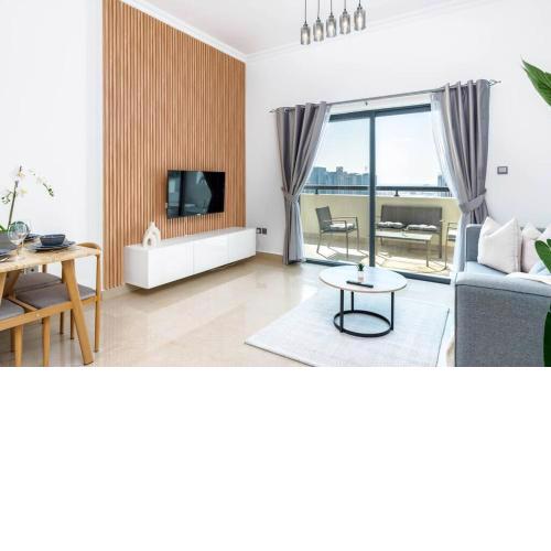 Marina - 4min walking from the metro