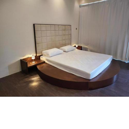 Marina Hotel Property