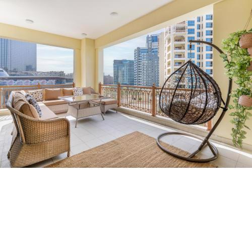 Marina Residences 2BR: Seaside in Palm Jumeirah