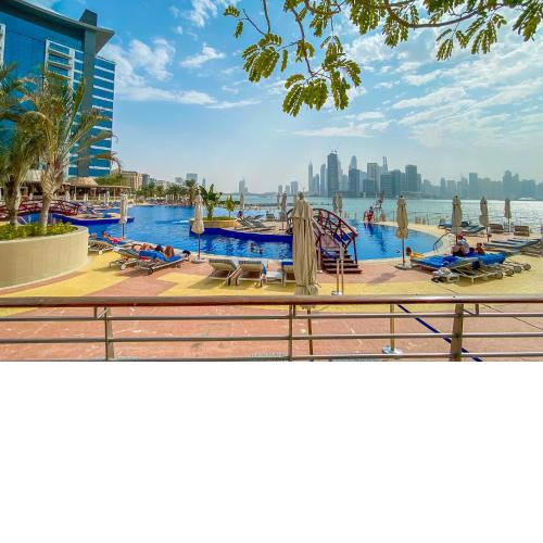 Marina view apartment in Oceana