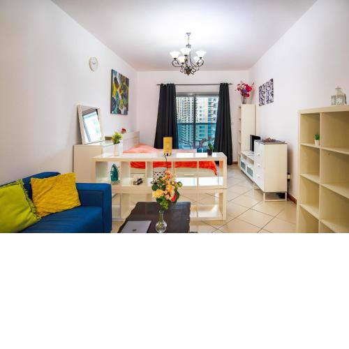 Marina View Funky Studio - Near Beach & Mall and Free Parking
