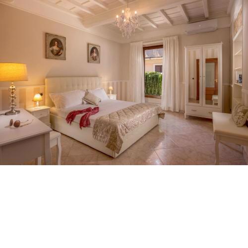 Mario's apartament in the Spanish Steps