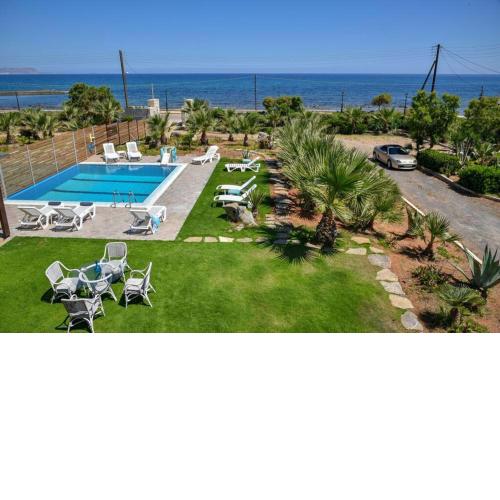Mariza's Beachfront Apartment with Pool