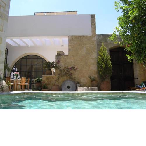 Maroulas Villa Sleeps 11 Pool Air Con WiFi
