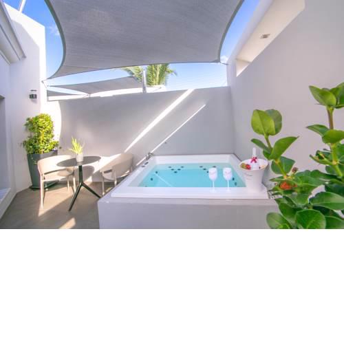 Marquise Suites - Adults Only