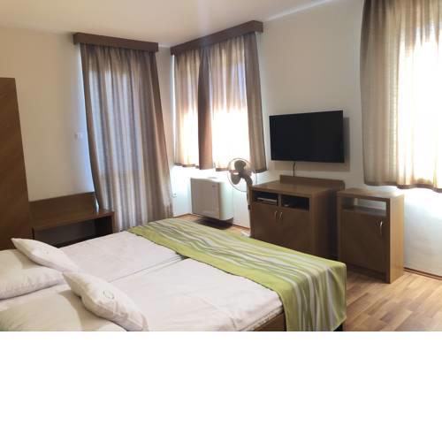 Mary 1, Rosemary Apartmanok