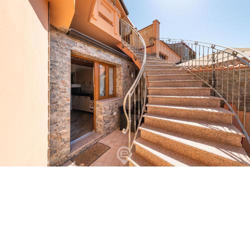 Mary's House - WiFi & Private Parking