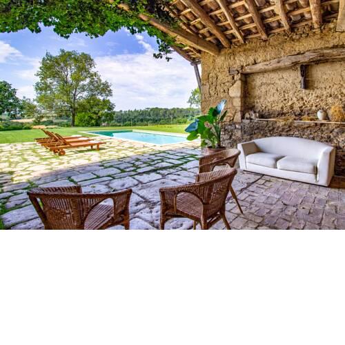 MASÍA CAN GRAU en entorno natural con piscina, jardín y caballos