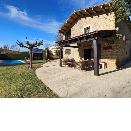 Masia with pool and beautiful views near Girona