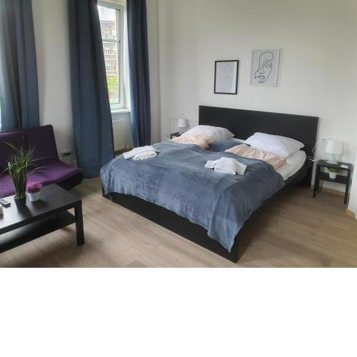 Massive 6BR Apt. Near Millenium City for big Groups