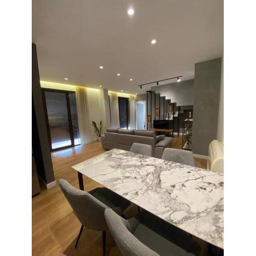Mateo Duplex