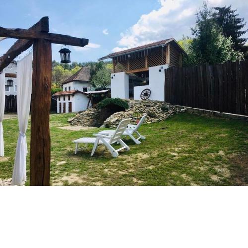 Mátrai pincés udvar