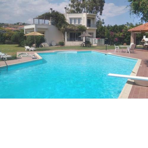 Mega pool and BBQ villa
