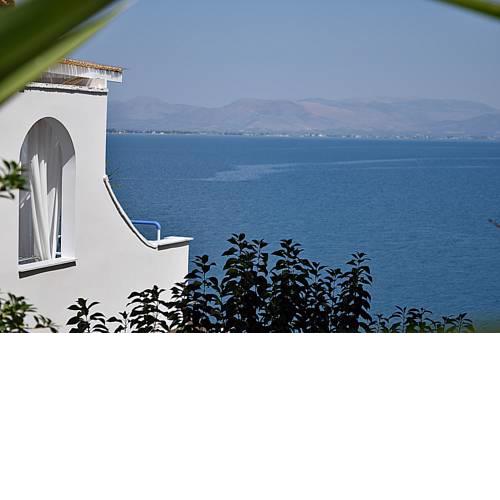 Meli Apartments & Villas