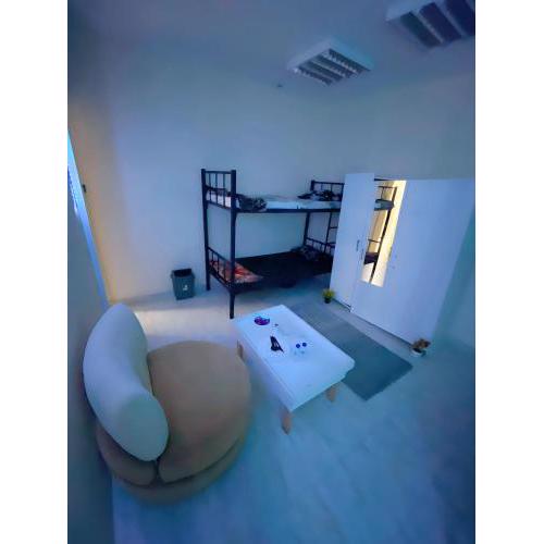 Men - nice bed space
