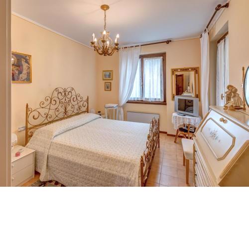 Menaggio Cozy Apt - w/ Veranda & Private Parking