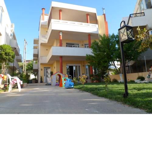 Menelaos Apartments
