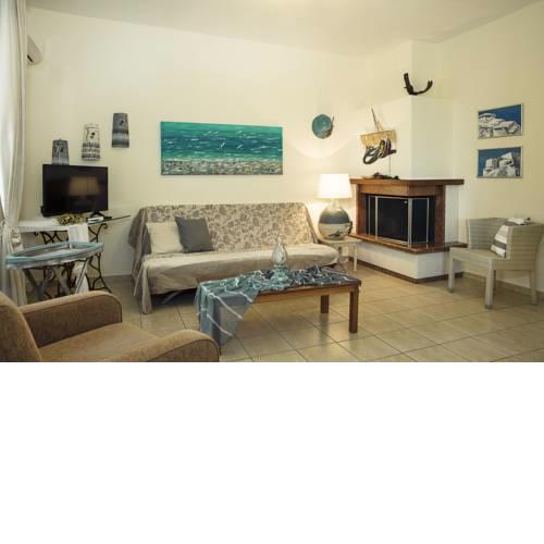 Menexe Apartments-Karavi