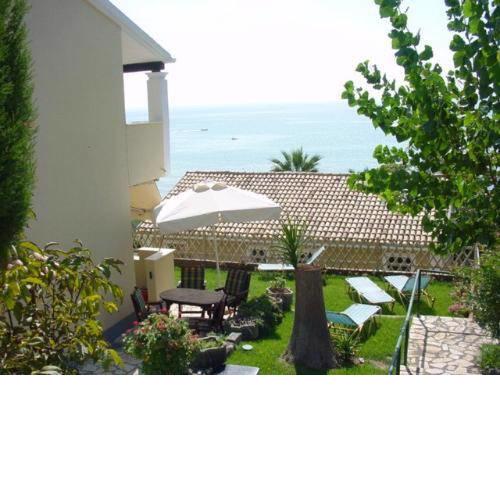 Menigos Resort House